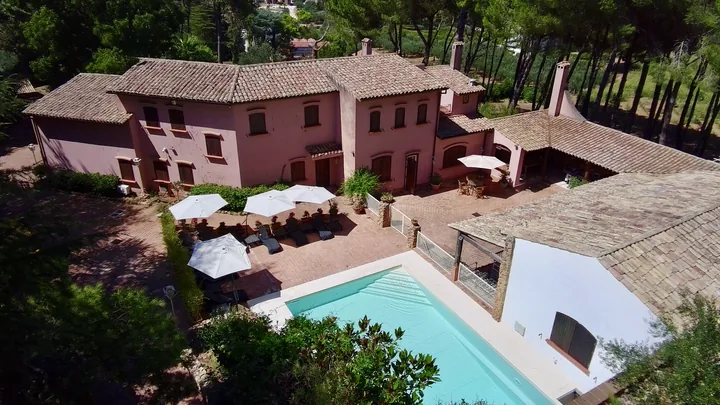Vista aerea di Villa Goffrey con piscina
