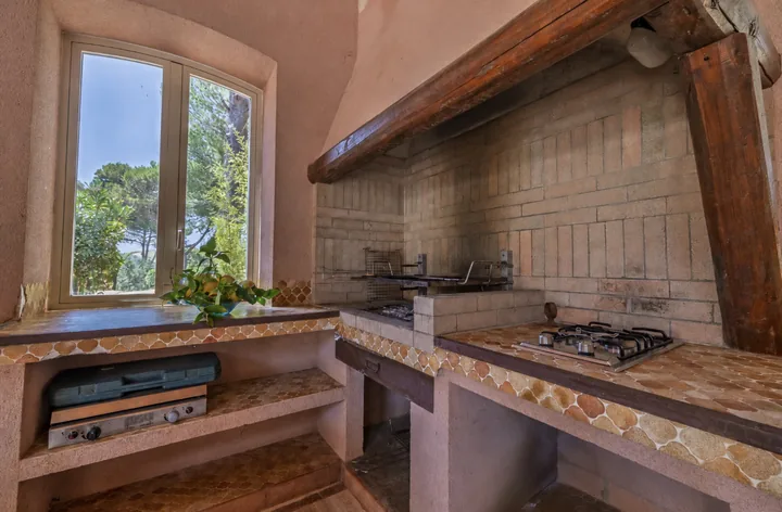 Forno a legna e piano cucina esterno
